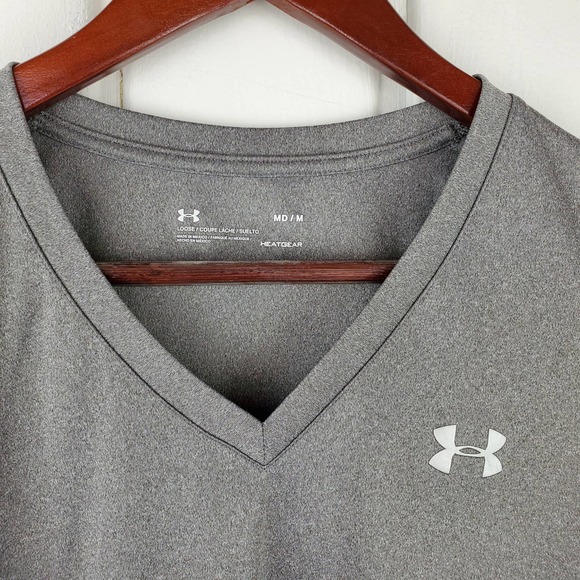 Under Armour Women's Sz M Loose Heatgear Gray Short Sleeve V Neck Top - Picture 3 of 3